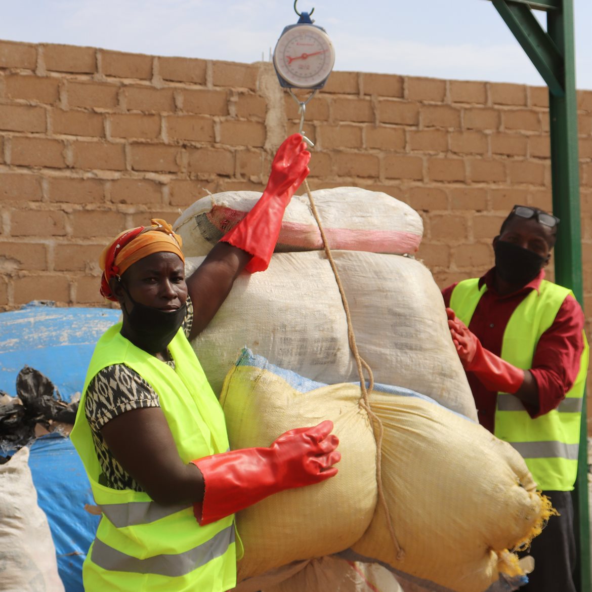 2021-mali-green-job-rachel-plastic-bags