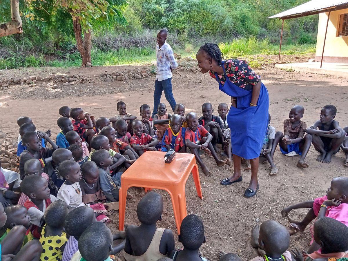 2021-sor-sudan-solcelle-radio-kuron-barn