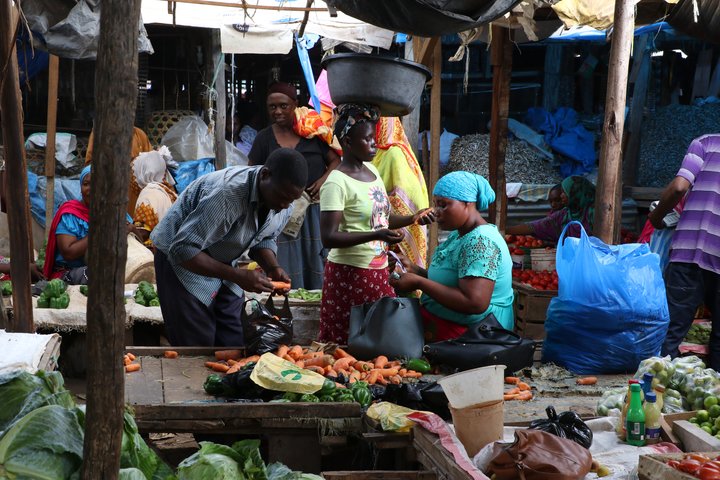2018 woman on the market Tanzania